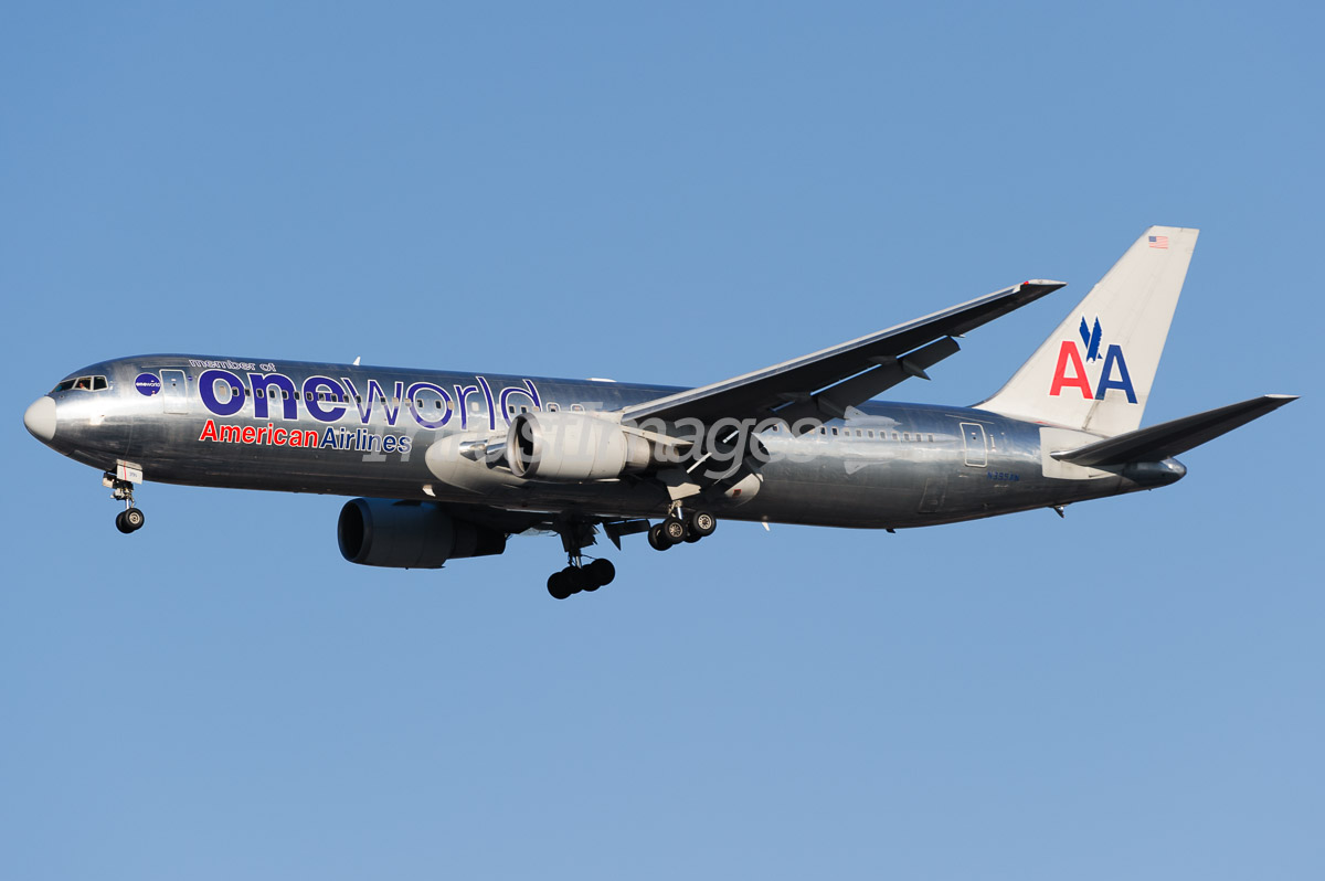 Boeing 767-323/ER N395AN (cn 29432/709)